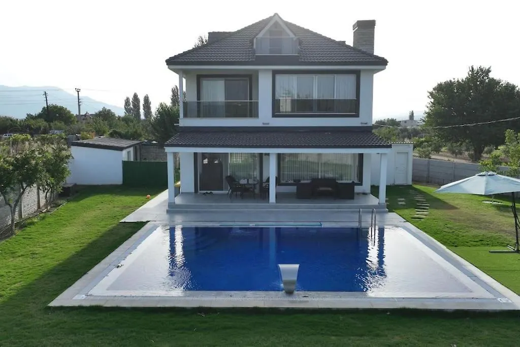 Villa Ece Kemalpasa  Turchia